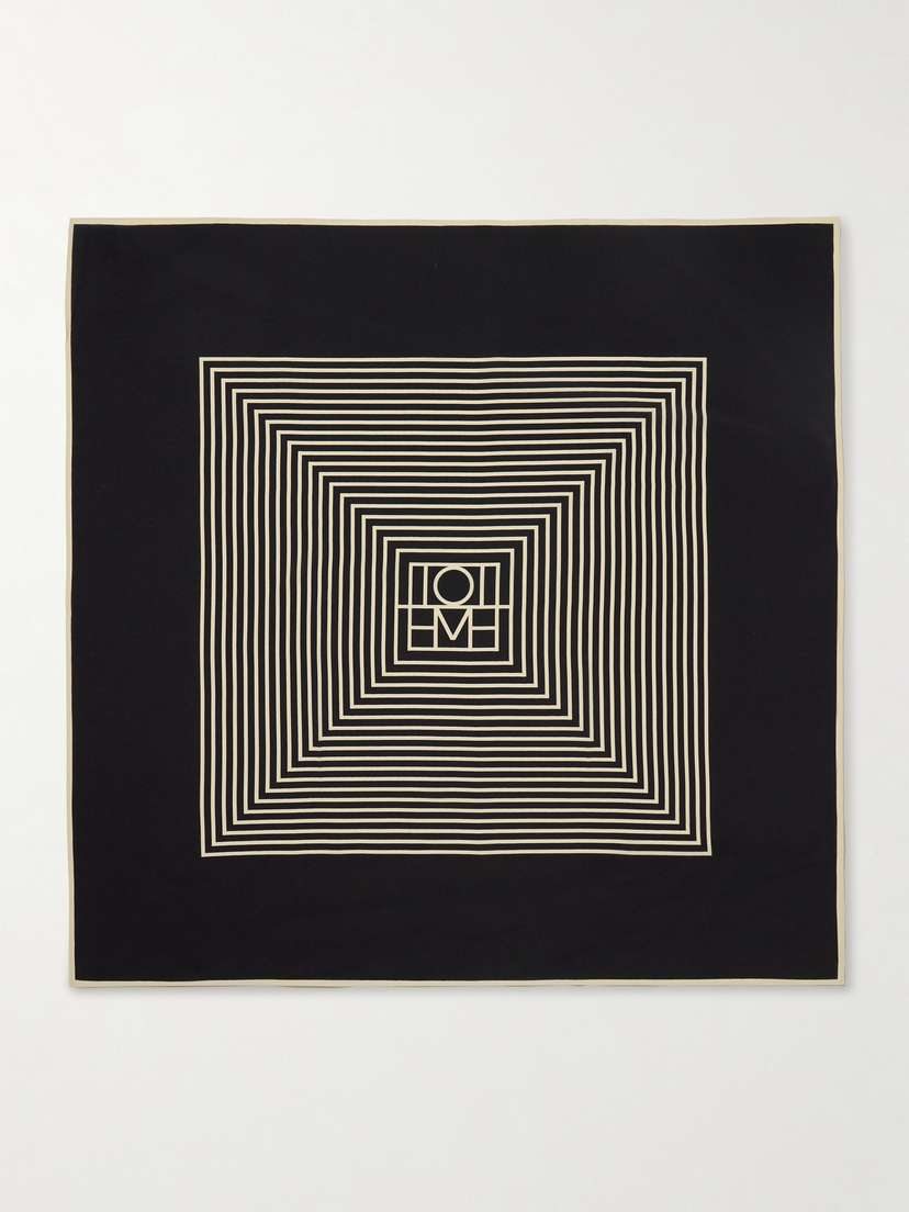 Полосатый шелковый крепдешиновый шарф Toteme, черный
Полосатый шелковый крепдешиновый шарф Toteme, черный