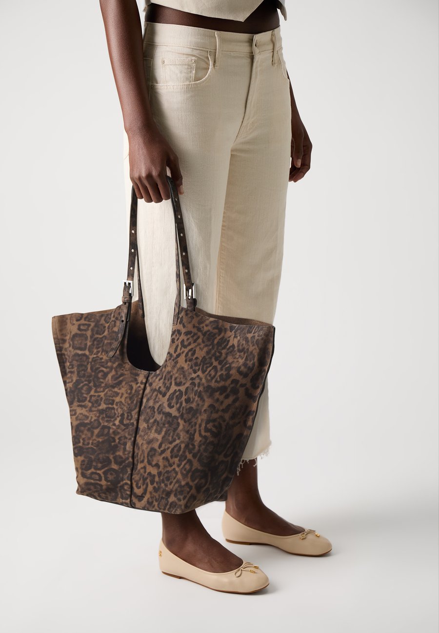 Сумка-шоппер AllSaints ARA LEPPO TOTE, Brown
Сумка-шоппер AllSaints ARA LEPPO TOTE, Brown
