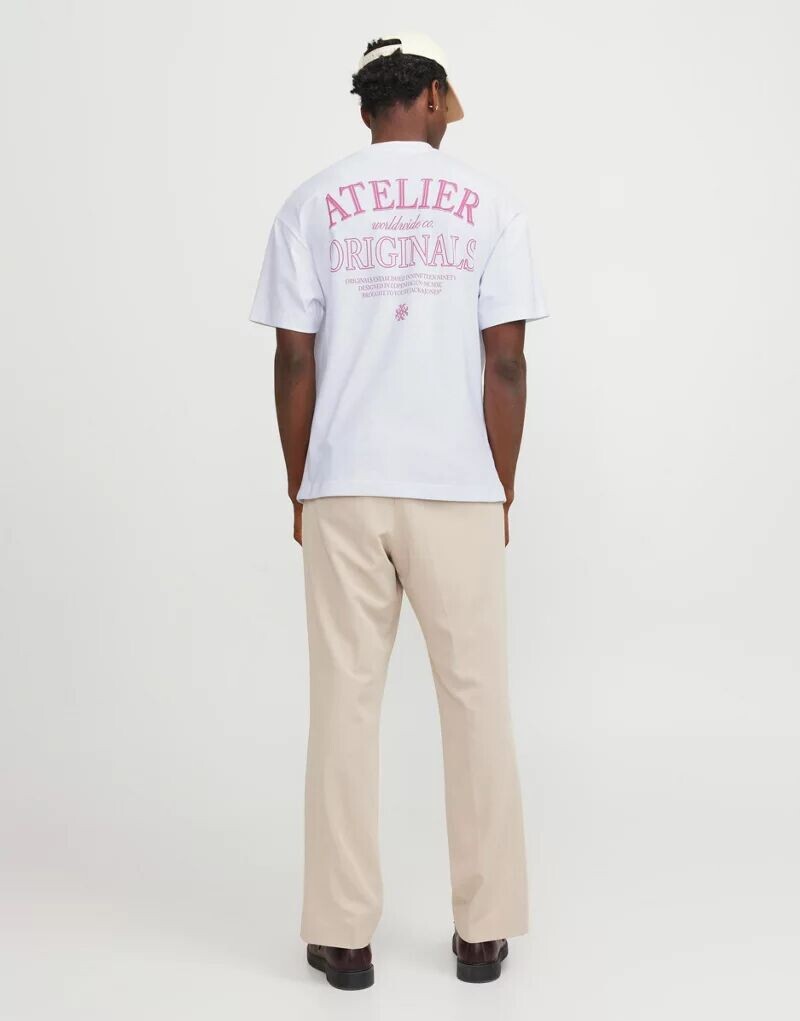 Белая футболка оверсайз Jack & Jones с принтом Atelier на спине
Белая футболка оверсайз Jack & Jones с принтом Atelier на спине