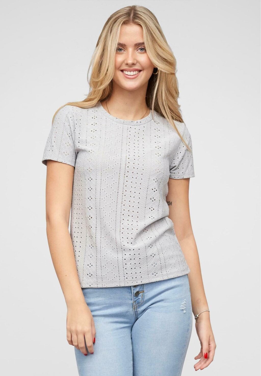 Базовая футболка MIT LOCHMUSTER UND RUNDHALS Cloud 5ive, зеленый
Базовая футболка MIT LOCHMUSTER UND RUNDHALS Cloud 5ive, зеленый