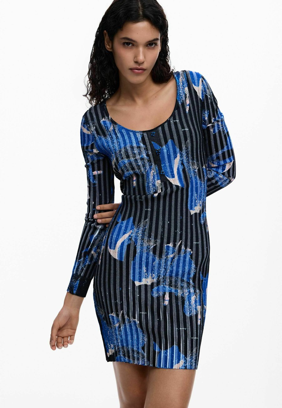 Платье Desigual MIDI PLEATED , Black
Платье Desigual MIDI PLEATED , Black