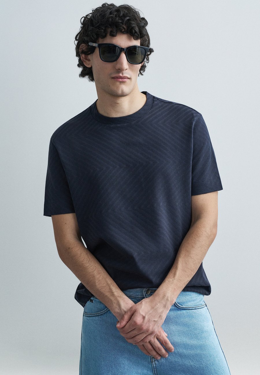 Футболка Emporio Armani Basic T-shirt, Black, Черный, Футболка Emporio Armani Basic T-shirt, Black
Футболка Emporio Armani Basic T-shirt, Black, Черный, Футболка Emporio Armani Basic T-shirt, Black