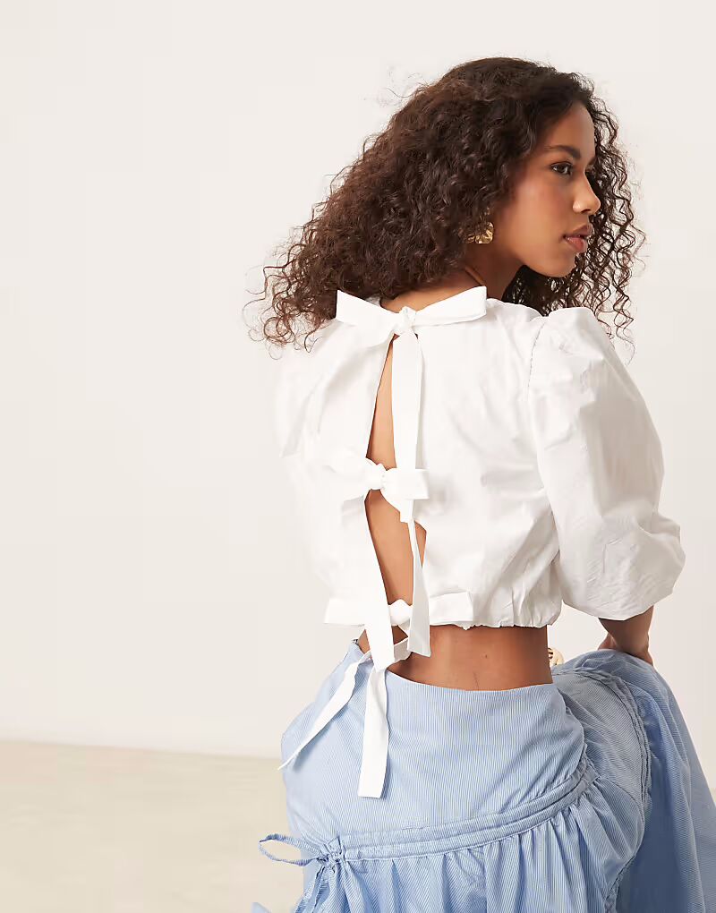 Топ-пузырь Ghospell жемчужно-белого цвета
Топ-пузырь Ghospell жемчужно-белого цвета