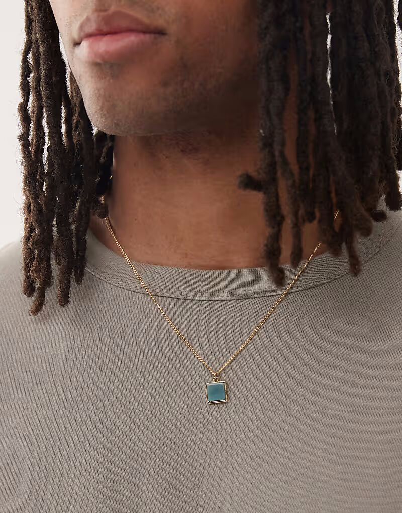 Ожерелье с подвеской из синей смолы в золоте Faded Future
Ожерелье с подвеской из синей смолы в золоте Faded Future