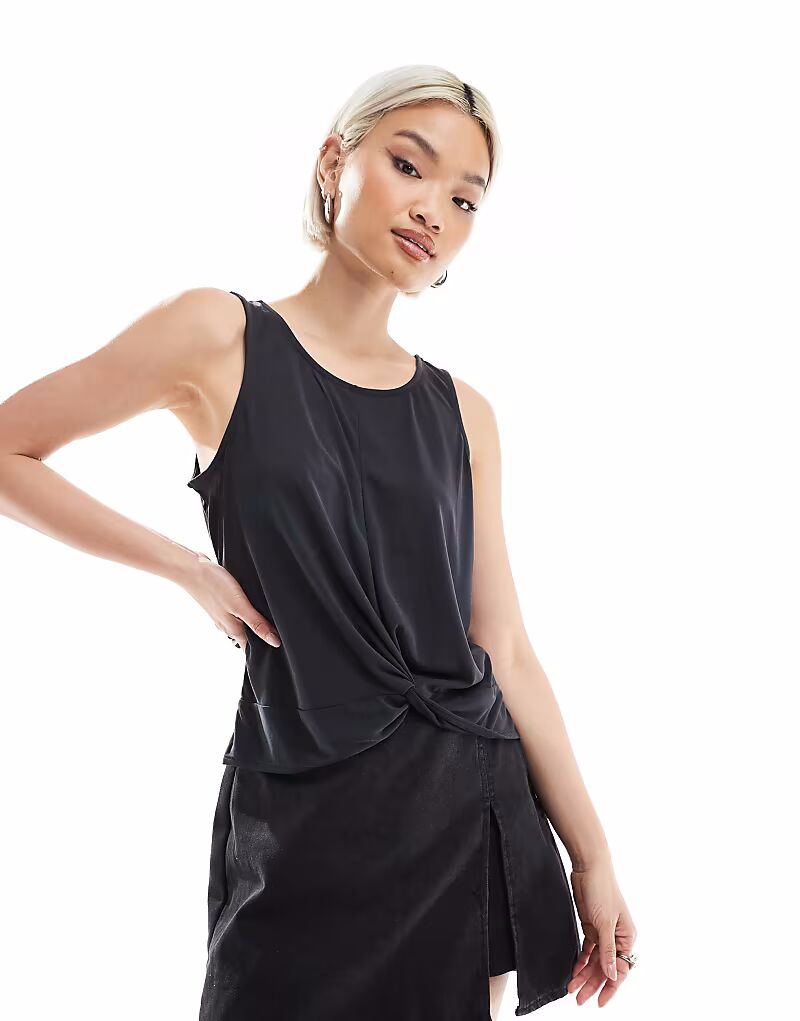 Мягкая легкая майка Pieces с закручивающейся передней частью черного цвета
Мягкая легкая майка Pieces с закручивающейся передней частью черного цвета