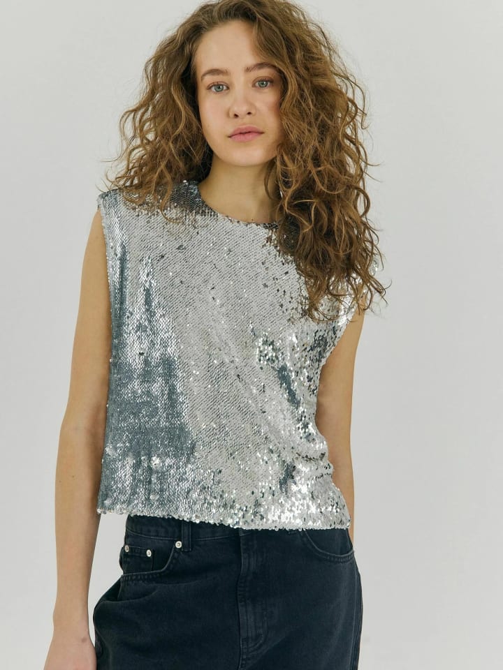 Топ Эмма в серебре Norr
Топ Эмма в серебре Norr