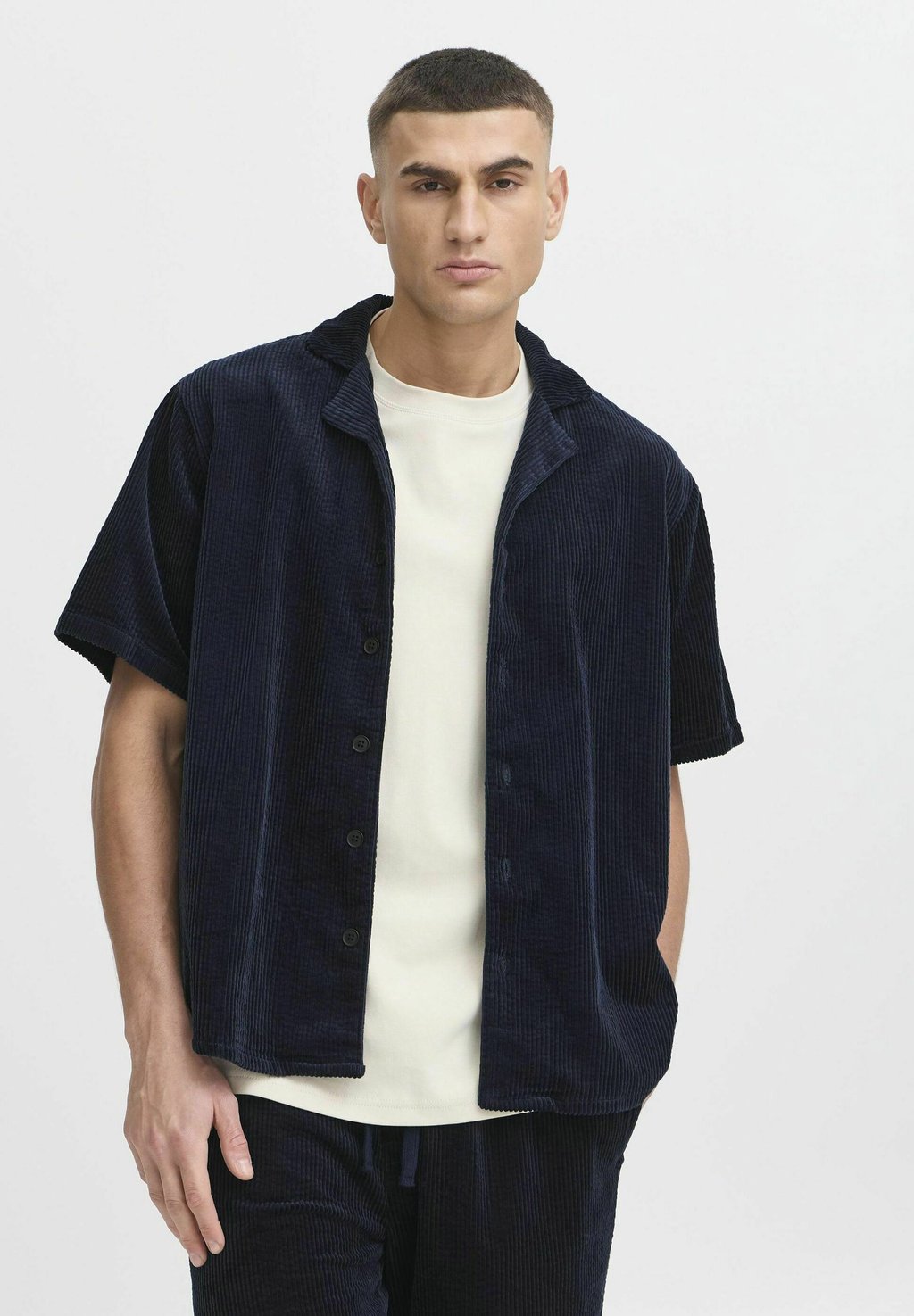 Рубашка SDOBAN Solid, синий
Рубашка SDOBAN Solid, синий