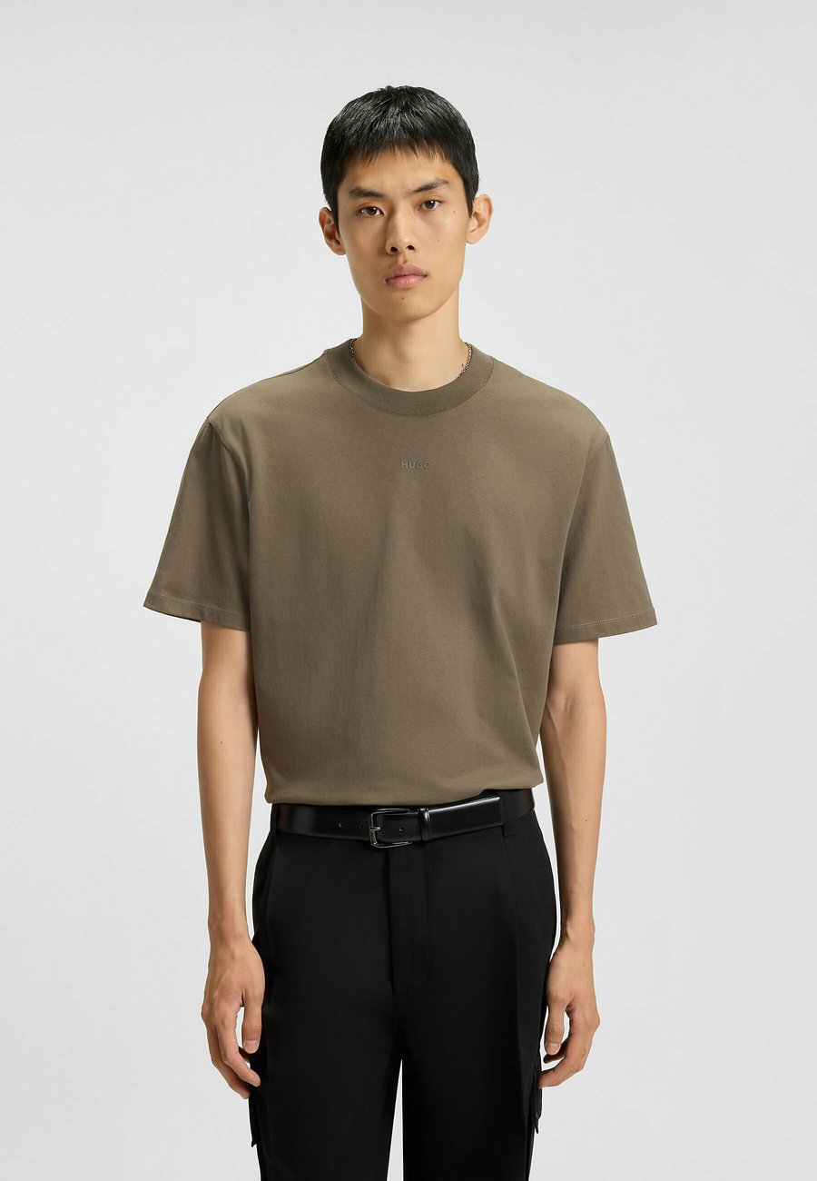 Футболка HUGO DAPOLINO, Grey Two/Taupe, Серый, Футболка HUGO DAPOLINO, Grey Two/Taupe
Футболка HUGO DAPOLINO, Grey Two/Taupe, Серый, Футболка HUGO DAPOLINO, Grey Two/Taupe