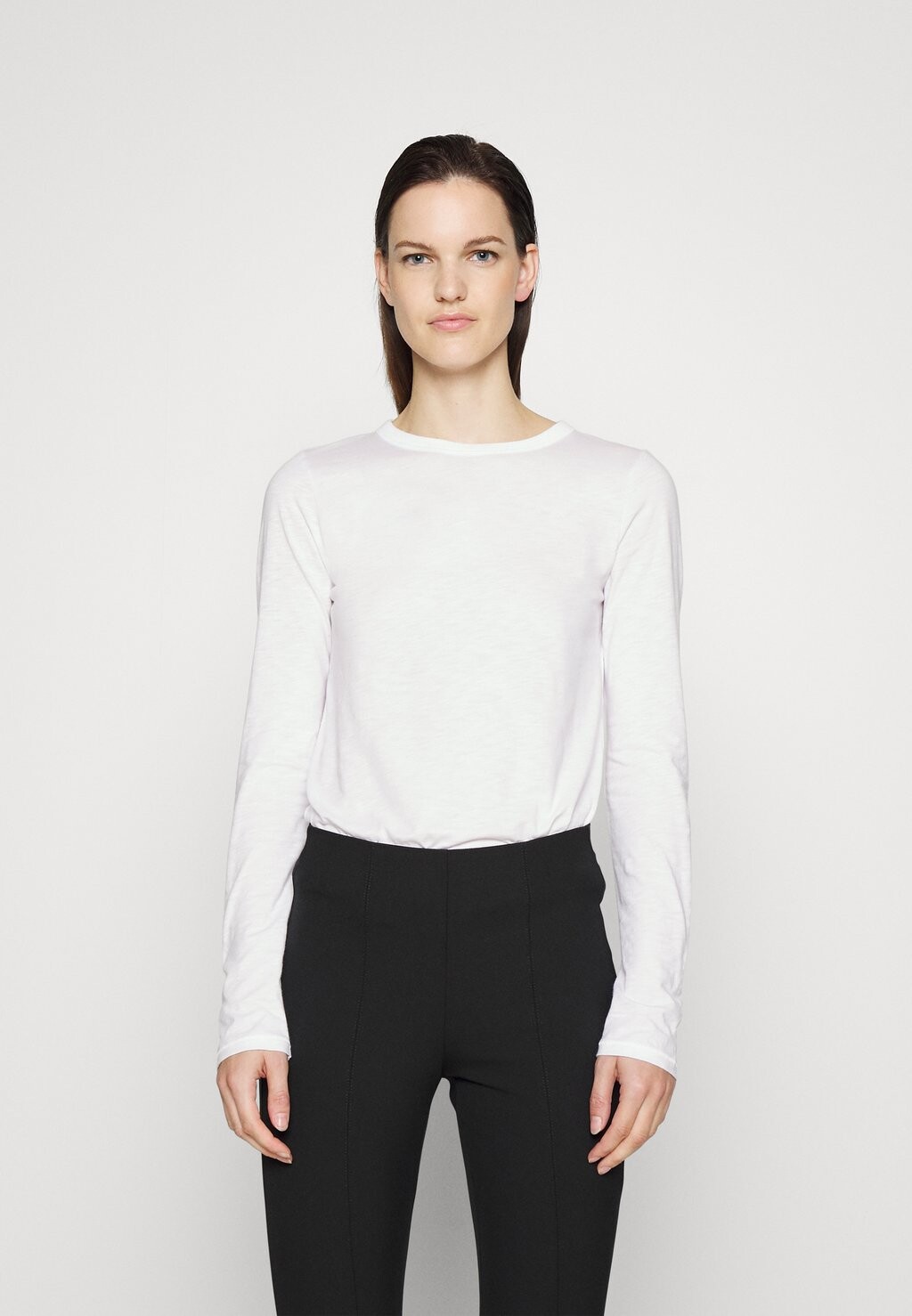 Футболка с длинным рукавом The Slub Longsleeve rag & bone, цвет bright white
Футболка с длинным рукавом The Slub Longsleeve rag & bone, цвет bright white