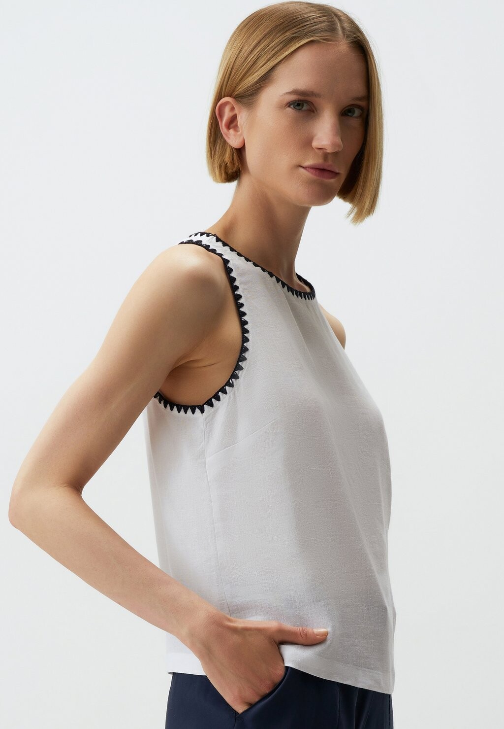 Блуза CREW NECK SLEEVELESS EMBROIDERED Jimmy Key, белый
Блуза CREW NECK SLEEVELESS EMBROIDERED Jimmy Key, белый