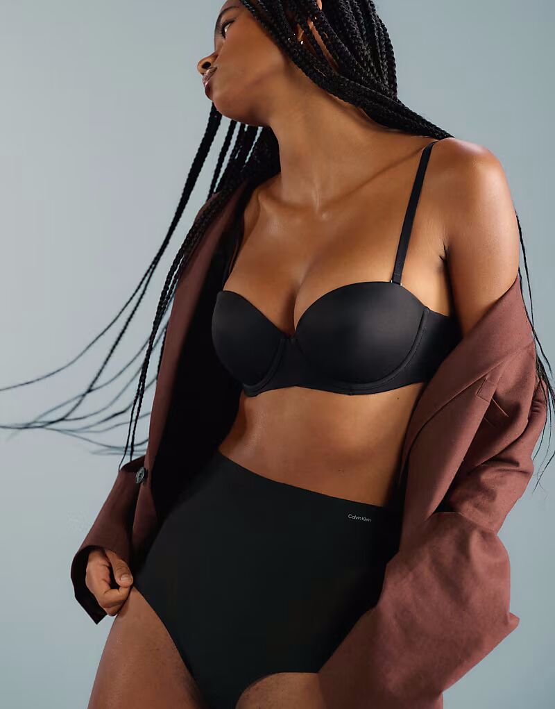 Бюстгальтер без бретелек с эффектом пуш-ап Calvin Klein идеально подходит для черного цвета
Бюстгальтер без бретелек с эффектом пуш-ап Calvin Klein идеально подходит для черного цвета