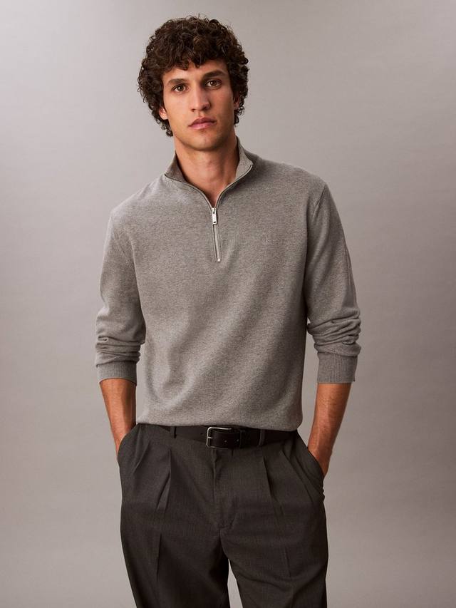 Монограммный полузастёгивающийся хлопковый джемпер Calvin Klein
Монограммный полузастёгивающийся хлопковый джемпер Calvin Klein