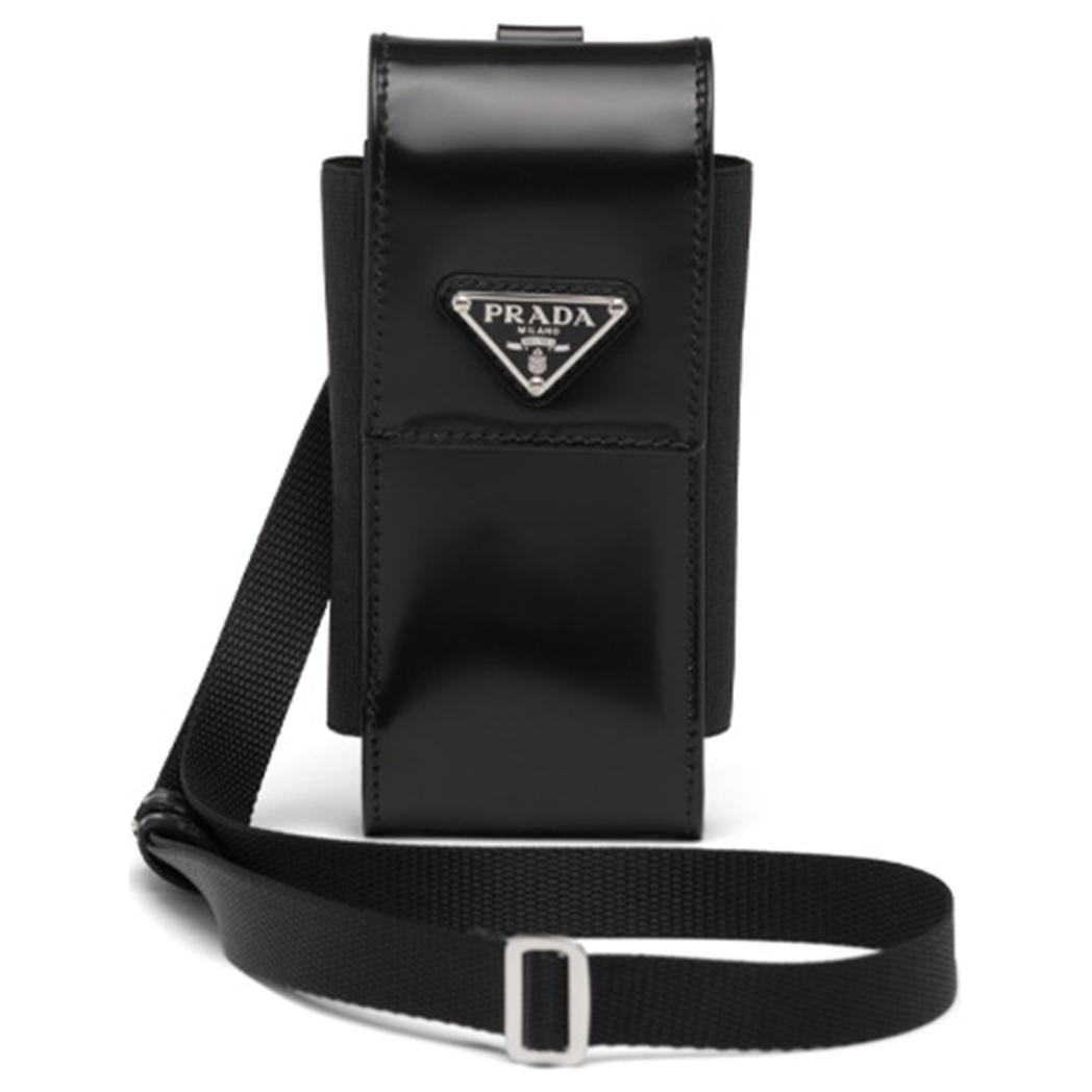 PRADA Блестящий кожаный чехол для телефона мужской черный
PRADA Блестящий кожаный чехол для телефона мужской черный