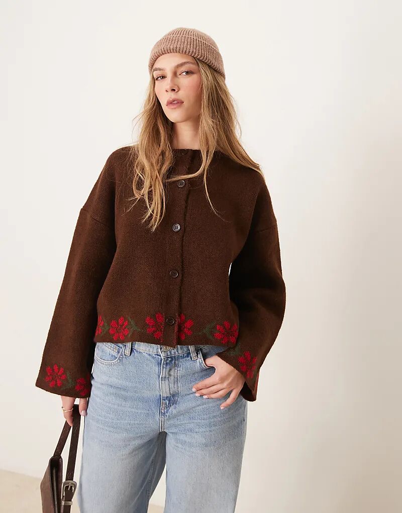 Кардиган ASOS DESIGN коричневого цвета с цветочными деталями и широкими манжетами
Кардиган ASOS DESIGN коричневого цвета с цветочными деталями и широкими манжетами
