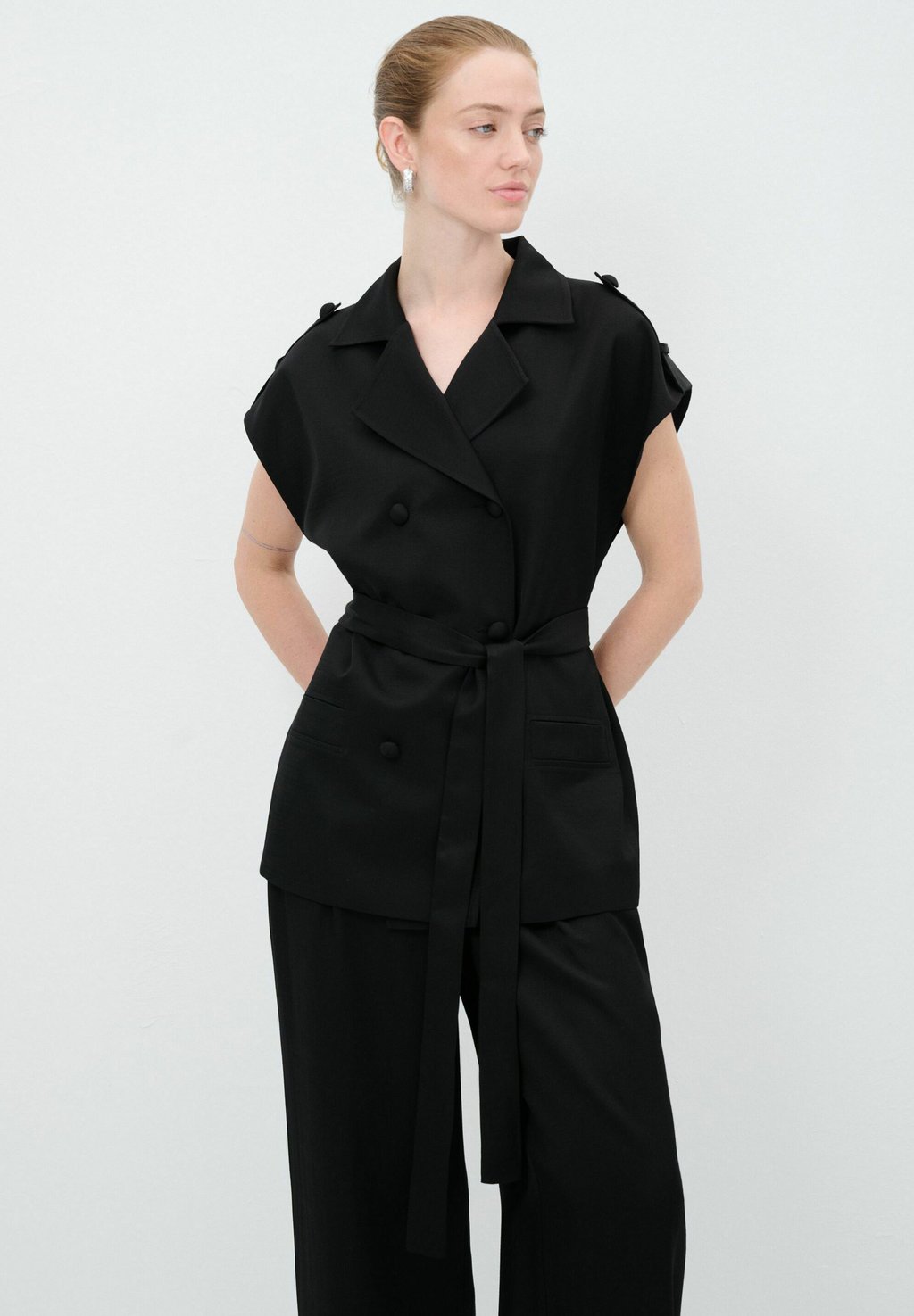 Жилет DOUBLE BREASTED adL, черный
Жилет DOUBLE BREASTED adL, черный