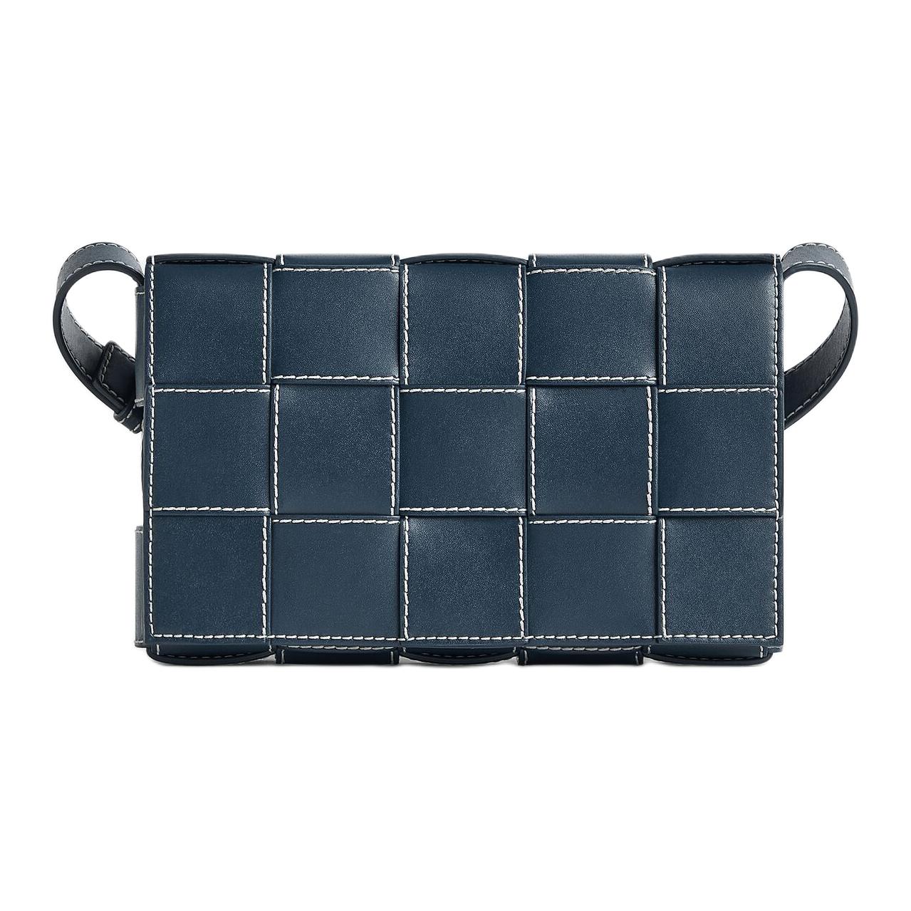 Bottega Veneta Сумка через плечо CASSETTE из коровьей кожи, кросс-боди средний мужской dark blue и natural
Bottega Veneta Сумка через плечо CASSETTE из коровьей кожи, кросс-боди средний мужской dark blue и natural