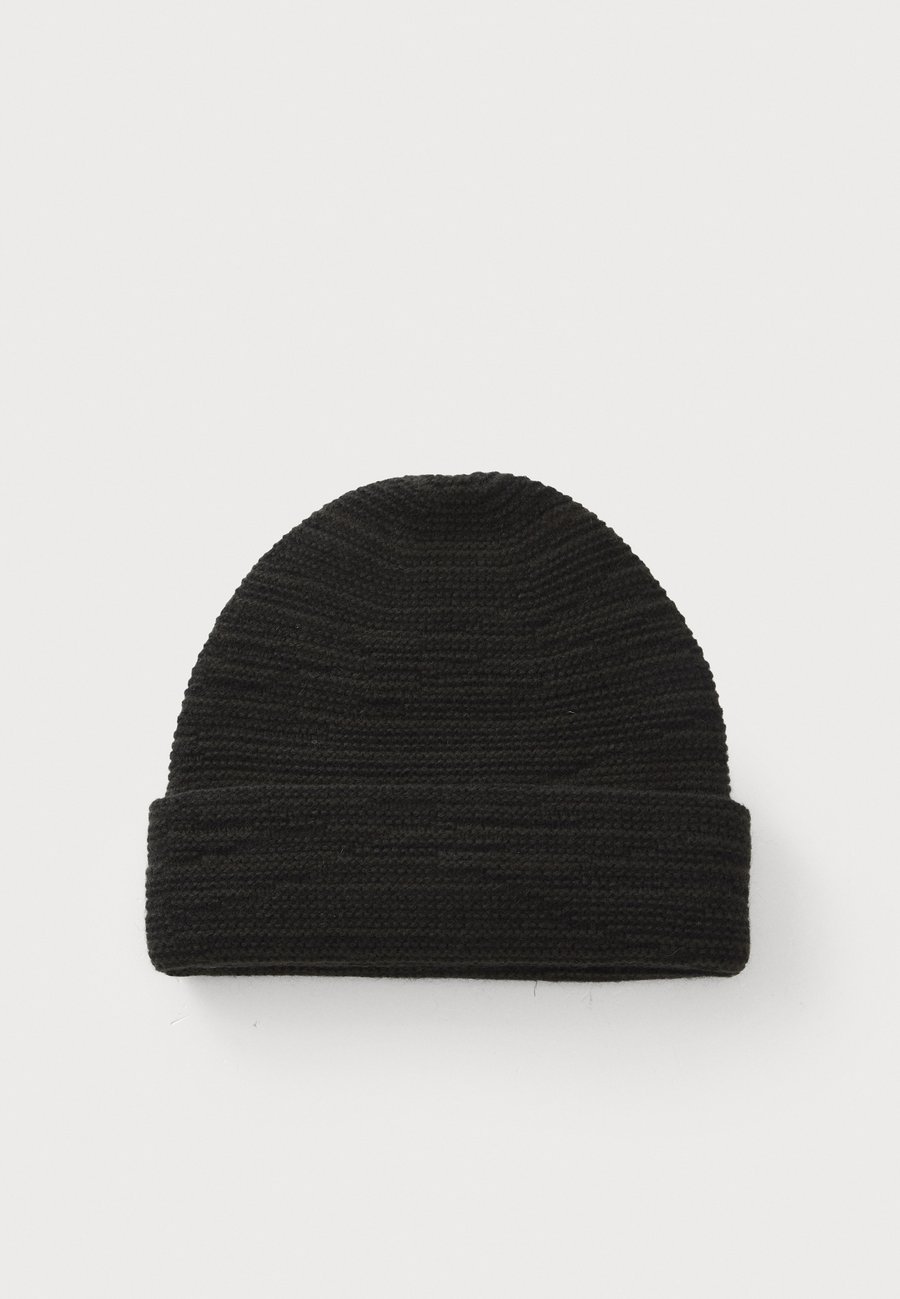 Шапка Johnstons of Elgin TEXTURED BROKEN STRIPE BEANIE, Iron/Black/Black
Шапка Johnstons of Elgin TEXTURED BROKEN STRIPE BEANIE, Iron/Black/Black