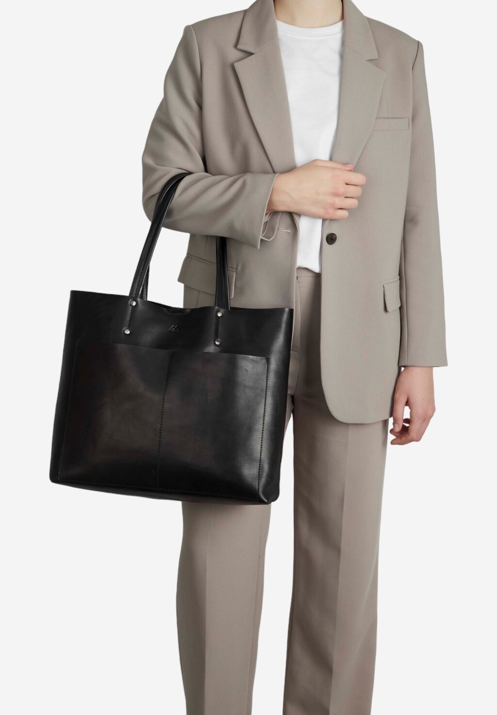 Сумка-тоут JAYDAMBG Markberg, черный
Сумка-тоут JAYDAMBG Markberg, черный