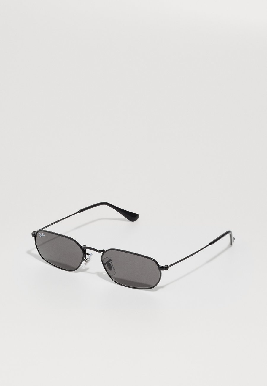 Солнцезащитные очки Ray-Ban UNISEX, Black/Dark Grey/Black
Солнцезащитные очки Ray-Ban UNISEX, Black/Dark Grey/Black