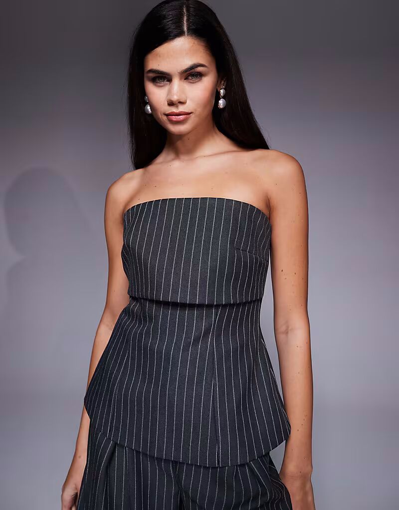 Костюм-бандо в полоску Asos Luxe, серый
Костюм-бандо в полоску Asos Luxe, серый