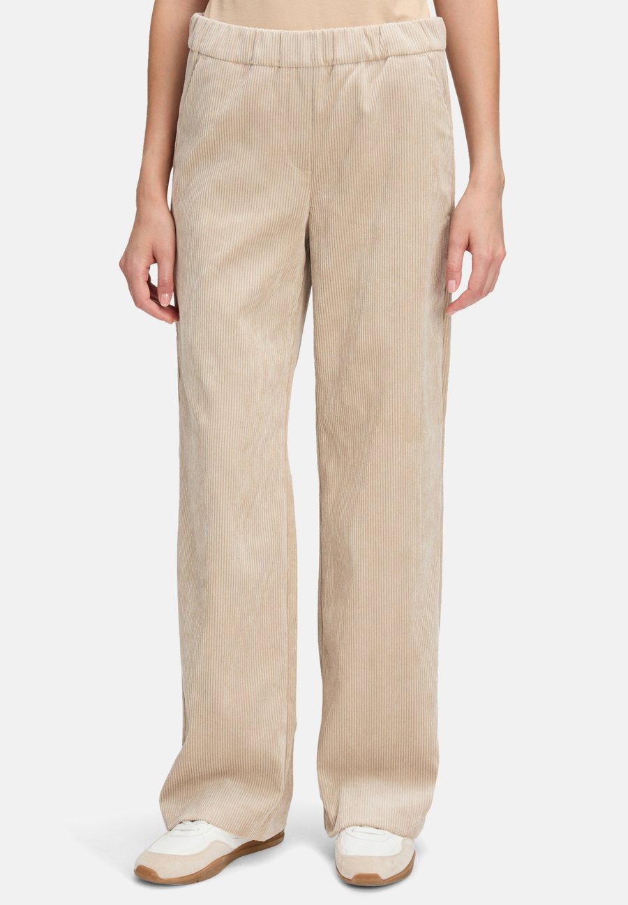 Брюки Betty Barclay MIT EINGRIFFTASCHEN, Beige
Брюки Betty Barclay MIT EINGRIFFTASCHEN, Beige