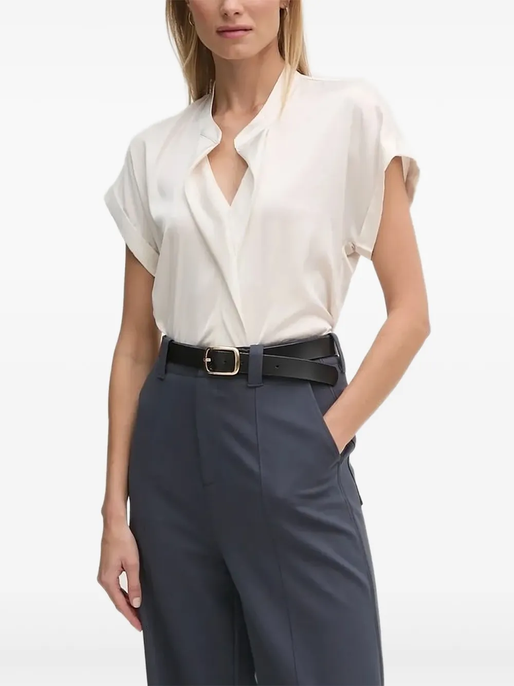 Топ с вырезом-замочной скважиной и короткими рукавами Sandro Ferrone, белый
Топ с вырезом-замочной скважиной и короткими рукавами Sandro Ferrone, белый