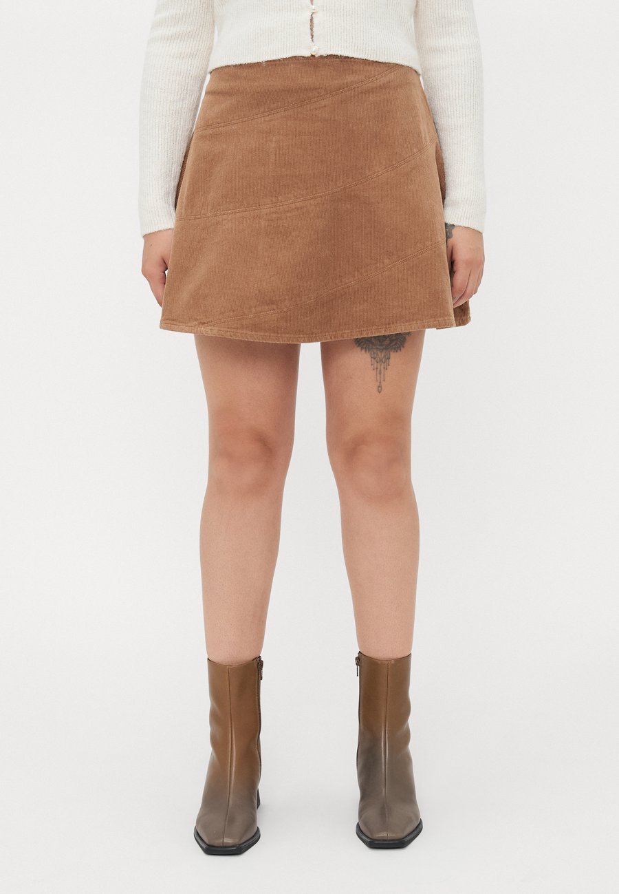Юбка ONLY Petite ONLMOXIE SKATER SKIRT, Toasted Coconut/Brown
Юбка ONLY Petite ONLMOXIE SKATER SKIRT, Toasted Coconut/Brown
