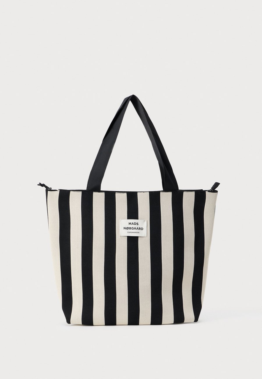 Сумка-шоппер Mads Nørgaard STRIPE TOTE BAG, Black
Сумка-шоппер Mads Nørgaard STRIPE TOTE BAG, Black