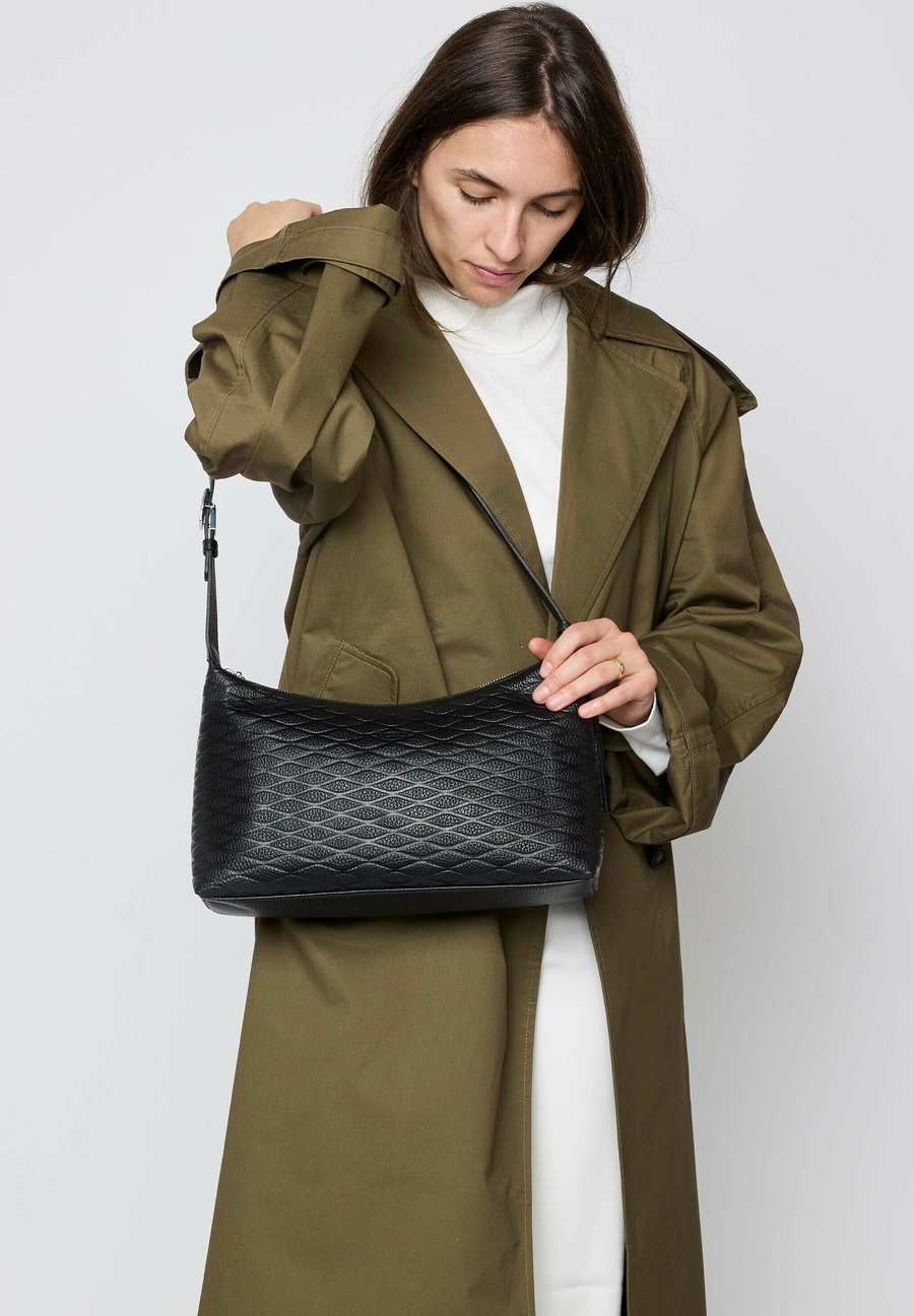 Сумка кросс-боди Picard Cross body bag, Schwarz/Black
Сумка кросс-боди Picard Cross body bag, Schwarz/Black