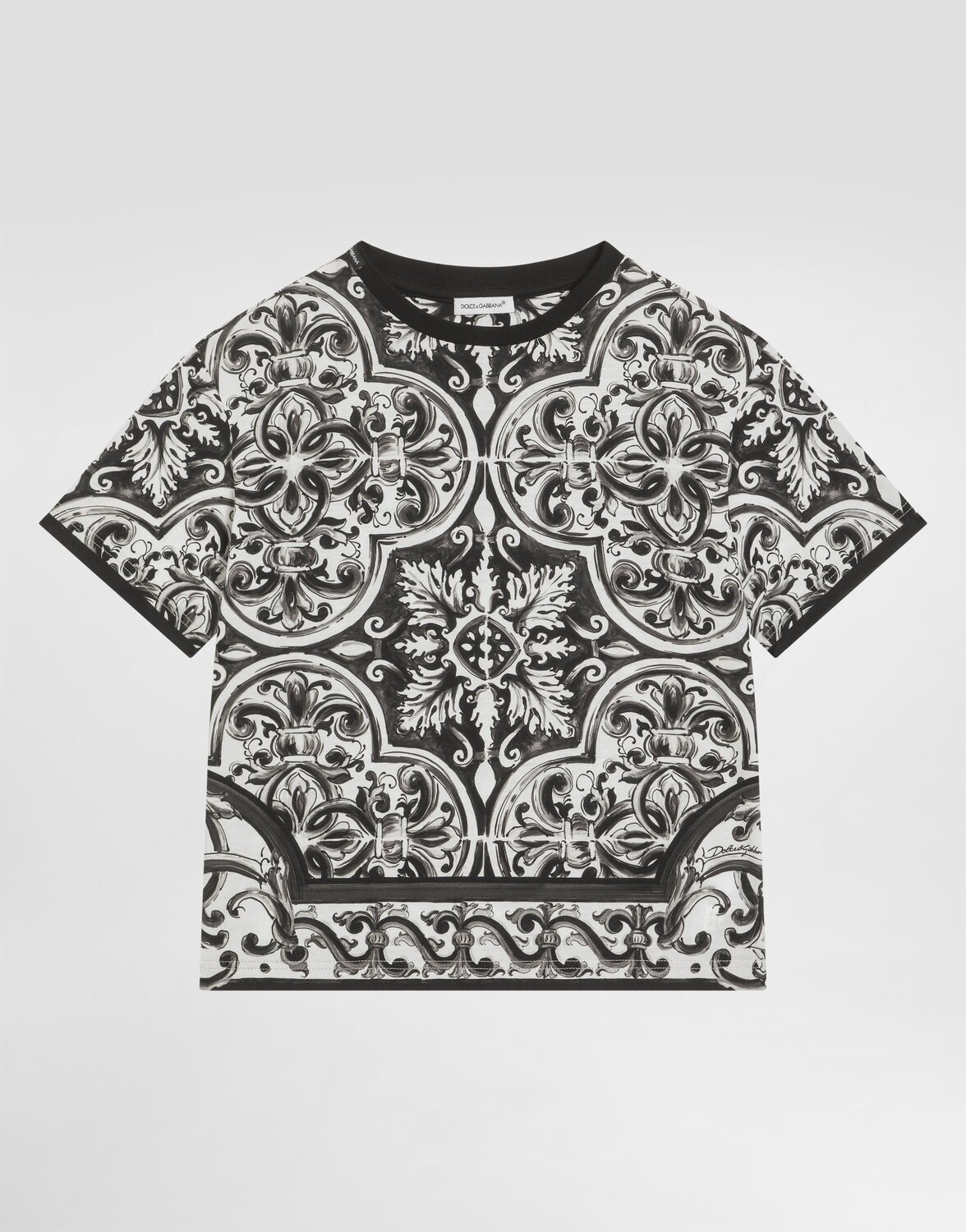 Футболка с коротким рукавом с принтом майолика Dolce&Gabbana, мультиколор
Футболка с коротким рукавом с принтом майолика Dolce&Gabbana, мультиколор