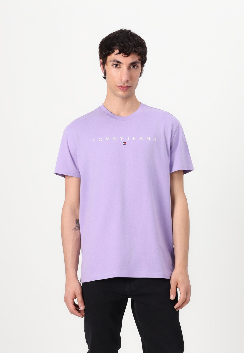 Базовая футболка LINEAR LOGO TEE Tommy Jeans, сиреневый
Базовая футболка LINEAR LOGO TEE Tommy Jeans, сиреневый