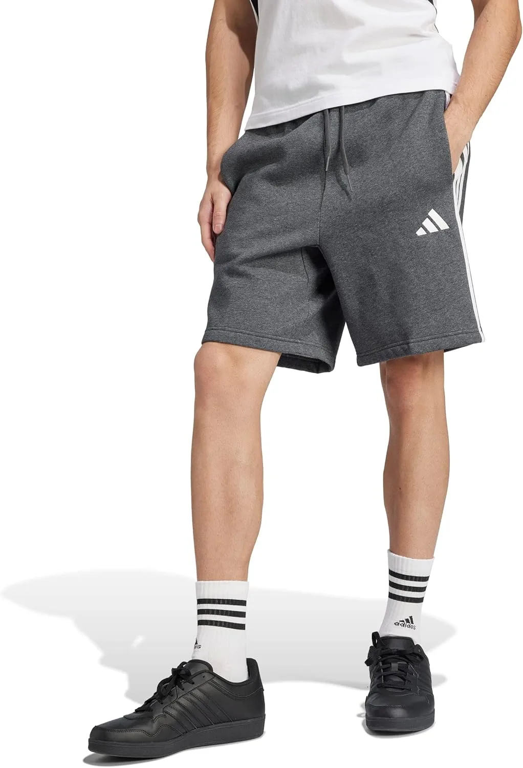 adidas Essentials 3-Stripes Fleece шорты 9 дюймов
adidas Essentials 3-Stripes Fleece шорты 9 дюймов