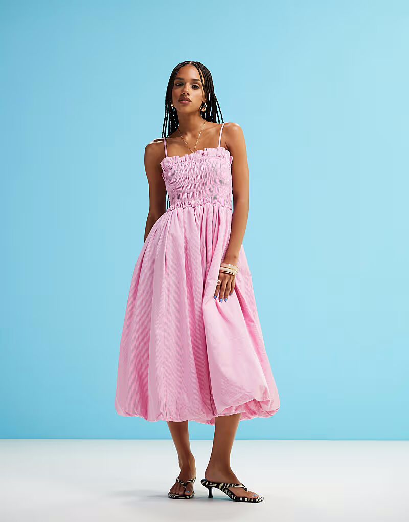 Платье миди Amy Lynn Polly с присборенной юбкой в розовую полоску
Платье миди Amy Lynn Polly с присборенной юбкой в розовую полоску