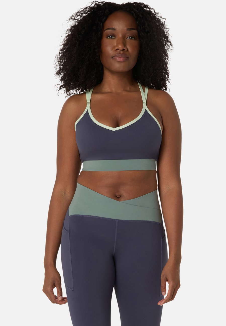 Бюстгальтер ASICS NAGINO FLEX STRAPPY, Indigo Fog/Blue
Бюстгальтер ASICS NAGINO FLEX STRAPPY, Indigo Fog/Blue