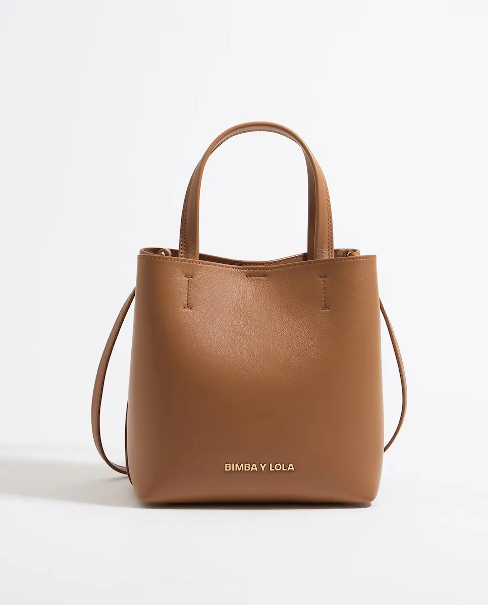 Маленькая кожаная сумочка в стиле чихуахуа, трансформируемая в сумку через плечо Bimba y Lola, коричневый
Маленькая кожаная сумочка в стиле чихуахуа, трансформируемая в сумку через плечо Bimba y Lola, коричневый