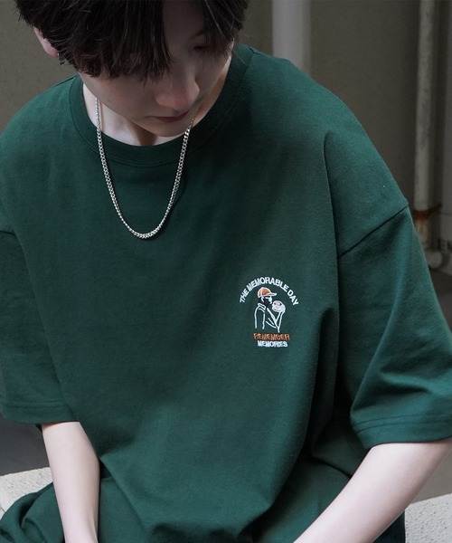 Футболка свободного кроя с коротким рукавом, с вышитым логотипом ILL'S
Футболка свободного кроя с коротким рукавом, с вышитым логотипом ILL'S