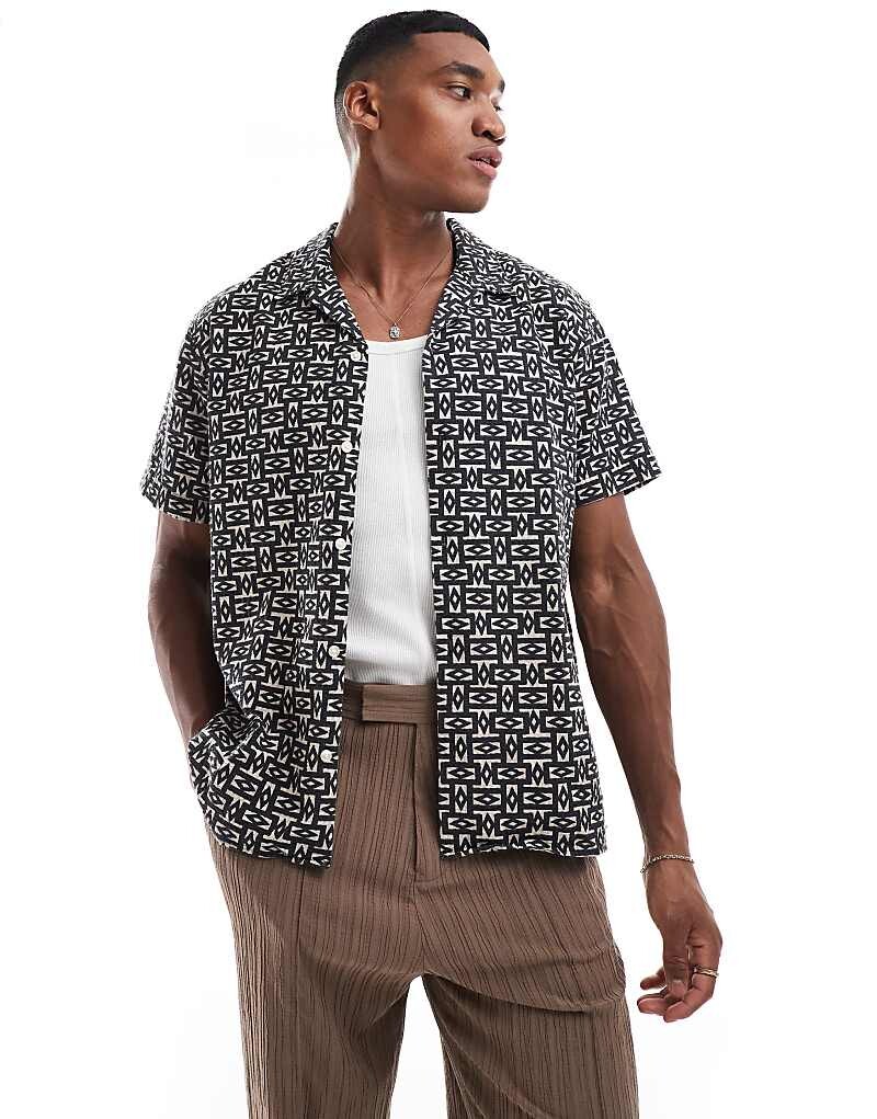 Jack & Jones – черная рубашка оверсайз с кубинским воротником и геометрическим узором
Jack & Jones – черная рубашка оверсайз с кубинским воротником и геометрическим узором