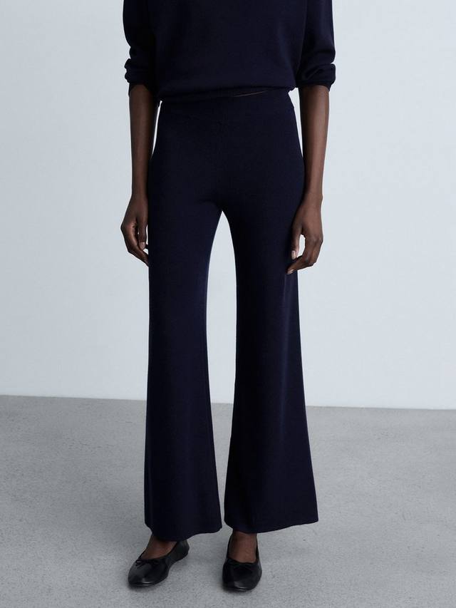 Трикотажные брюки из смеси шерсти plegam Mango, темно-синий
Трикотажные брюки из смеси шерсти plegam Mango, темно-синий