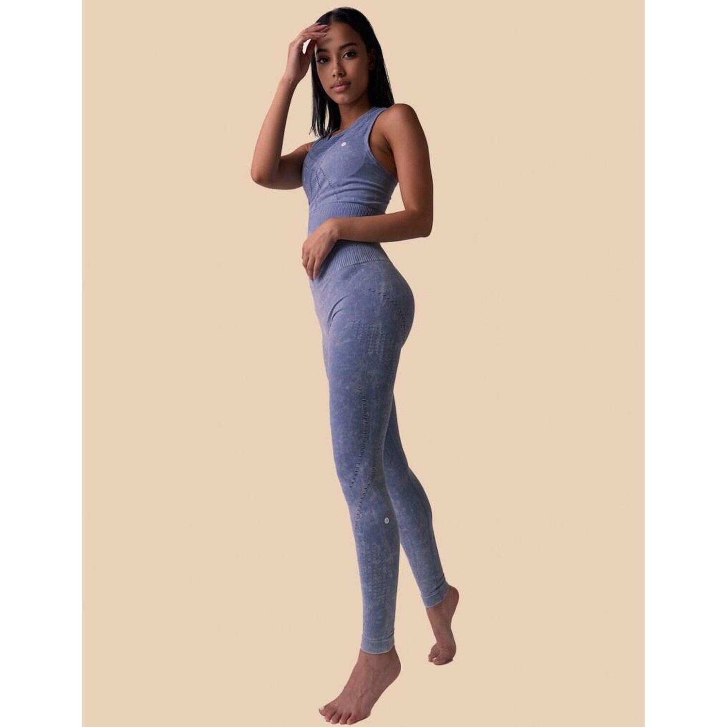 Комплект леггинсов и спортивного топа с волокном Emana 3D Stone ANAISSA, цвет azul
Комплект леггинсов и спортивного топа с волокном Emana 3D Stone ANAISSA, цвет azul