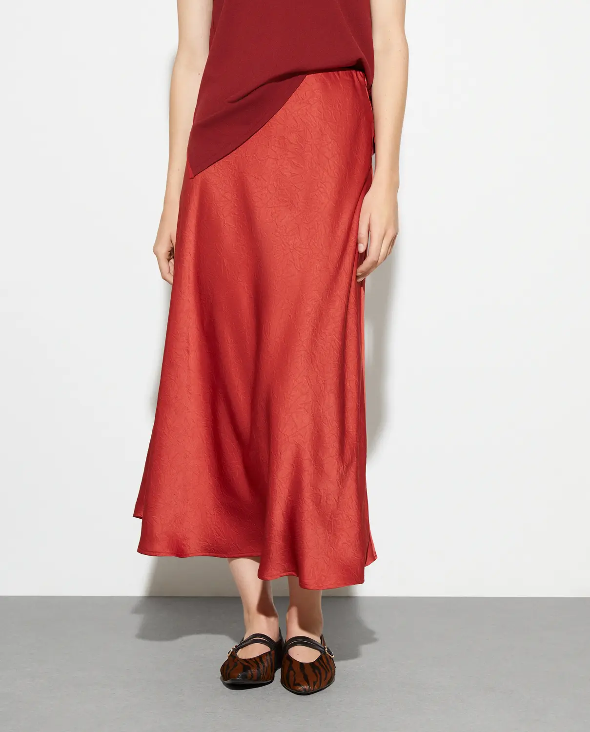 Женская длинная гладкая юбка Woman El Corte Inglés, красный
Женская длинная гладкая юбка Woman El Corte Inglés, красный