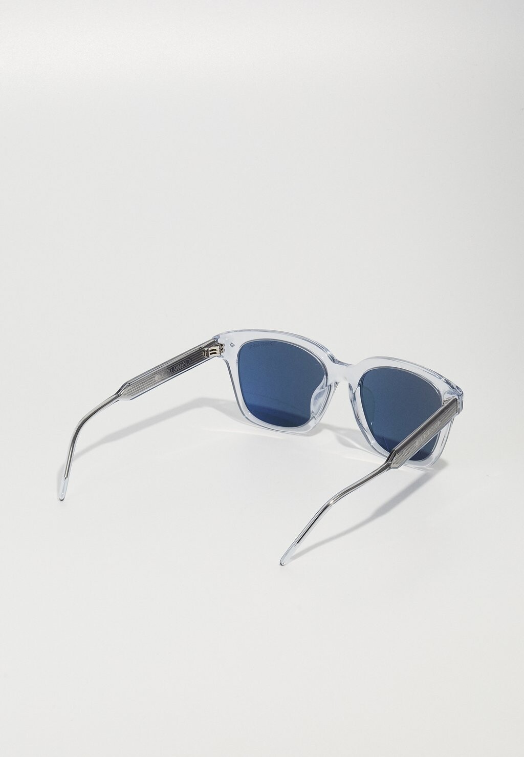 Солнцезащитные очки Unisex Giorgio Armani, прозрачные светло-голубые
Солнцезащитные очки Unisex Giorgio Armani, прозрачные светло-голубые