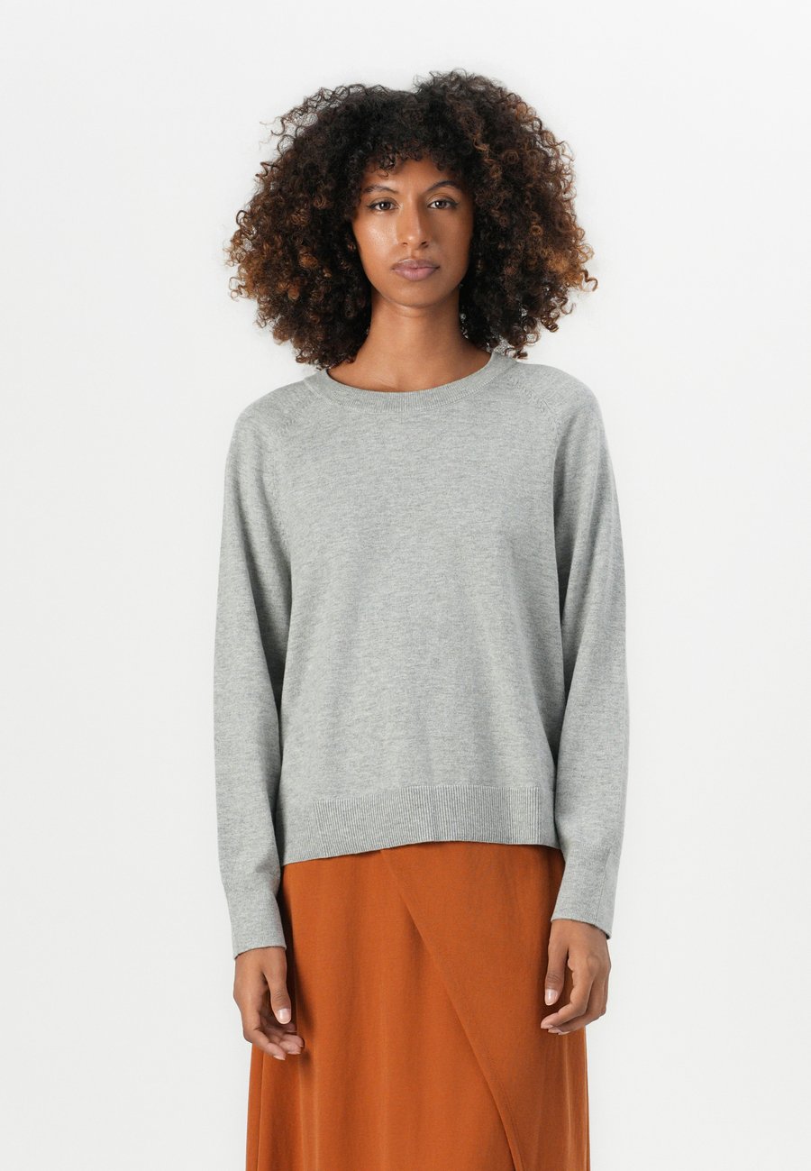 Джемпер Marc O'Polo DENIM PULLOVER LONG SLEEVE, Stone/Light Grey
Джемпер Marc O'Polo DENIM PULLOVER LONG SLEEVE, Stone/Light Grey