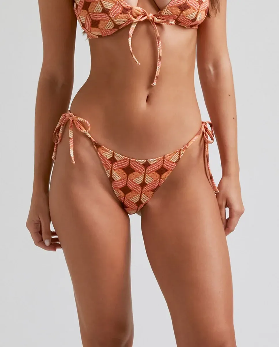 Плавки бикини Sundance с завязками, структурированной тканью и подкладкой Robin Collection, мультиколор
Плавки бикини Sundance с завязками, структурированной тканью и подкладкой Robin Collection, мультиколор