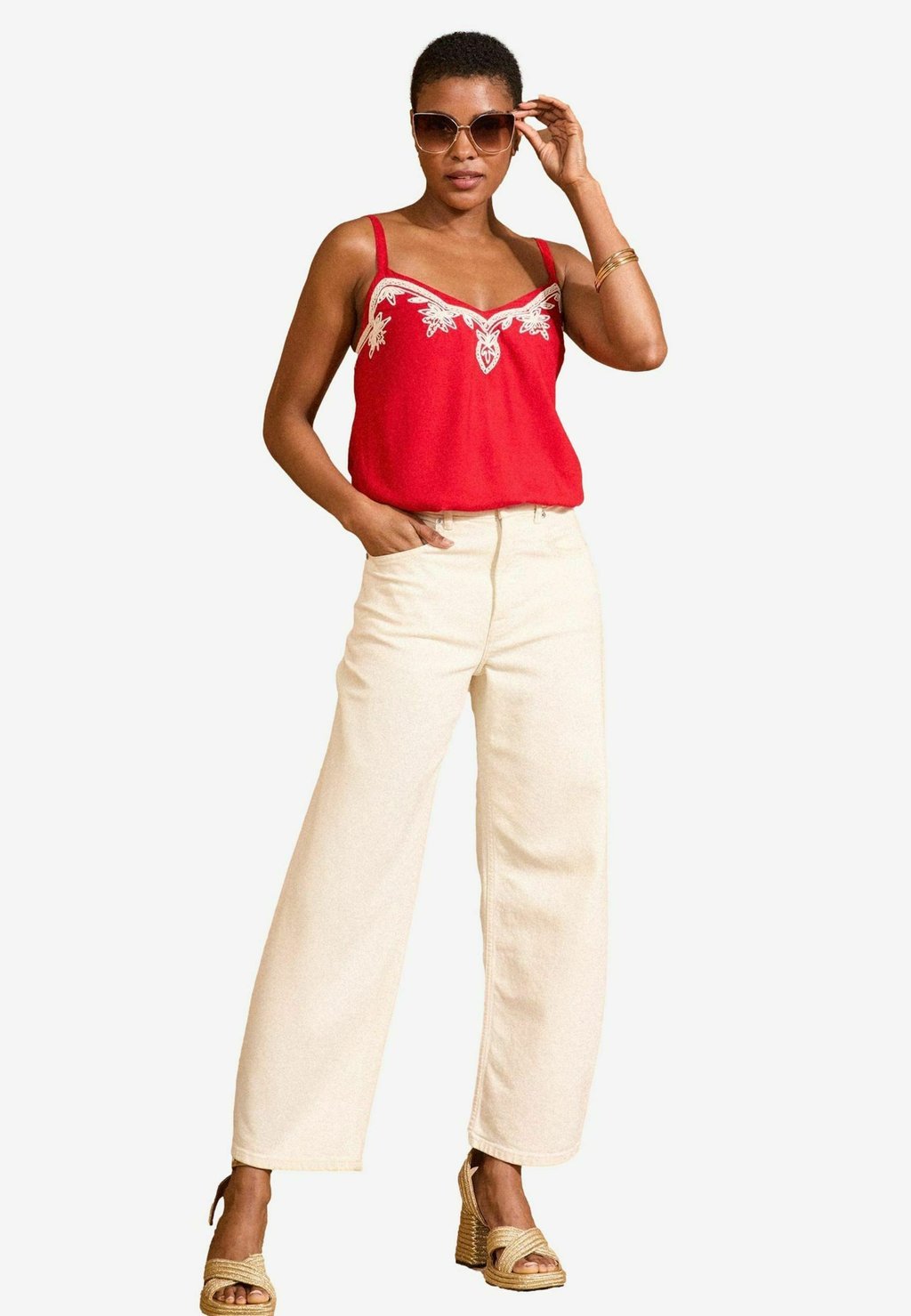 Топ CAMI . Love & Roses, красный
Топ CAMI . Love & Roses, красный