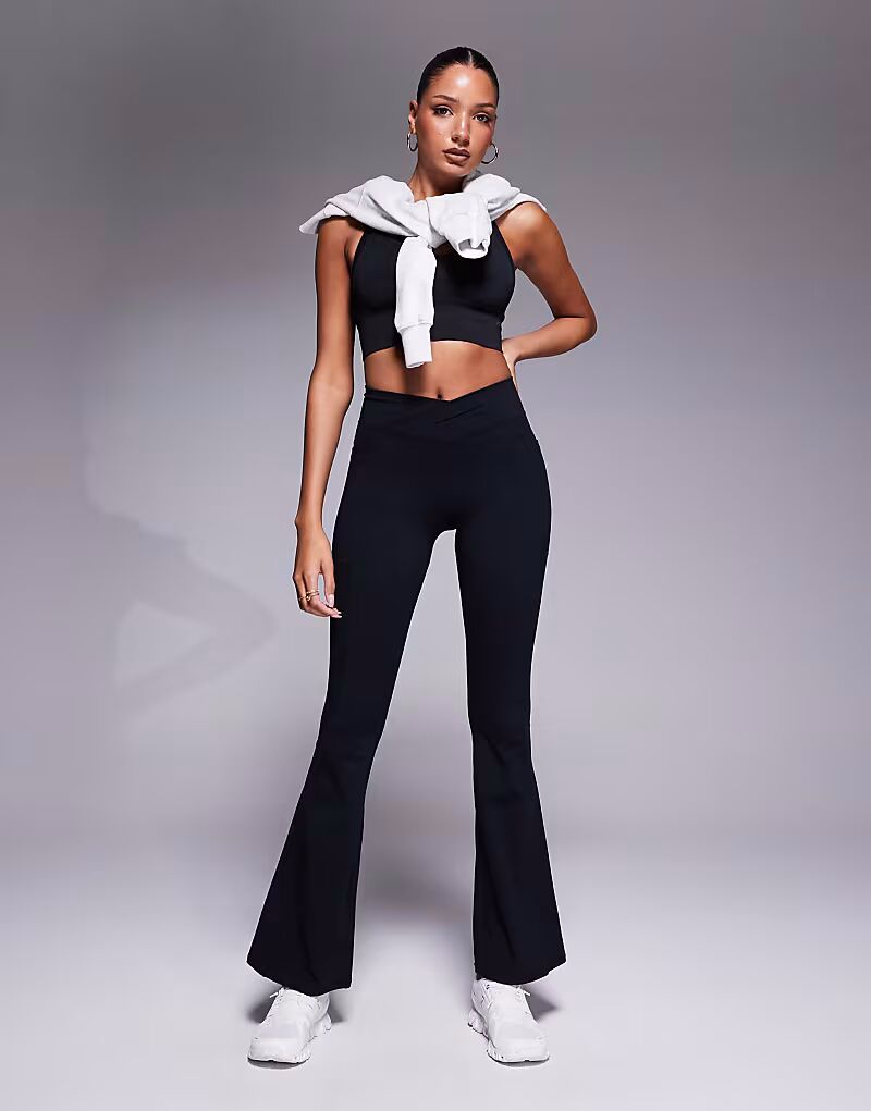 Расклешенные леггинсы Bo+Tee с перекрестной талией черного цвета
Расклешенные леггинсы Bo+Tee с перекрестной талией черного цвета