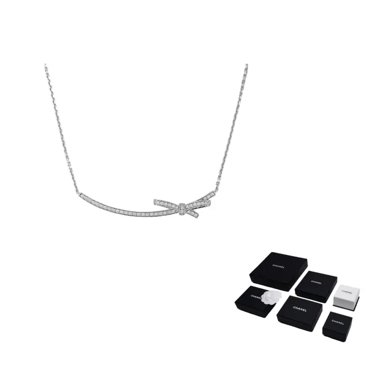 CHANEL Комплект Ruban White 18K Gold с бриллиантами колье-бант для женщин серебро
CHANEL Комплект Ruban White 18K Gold с бриллиантами колье-бант для женщин серебро