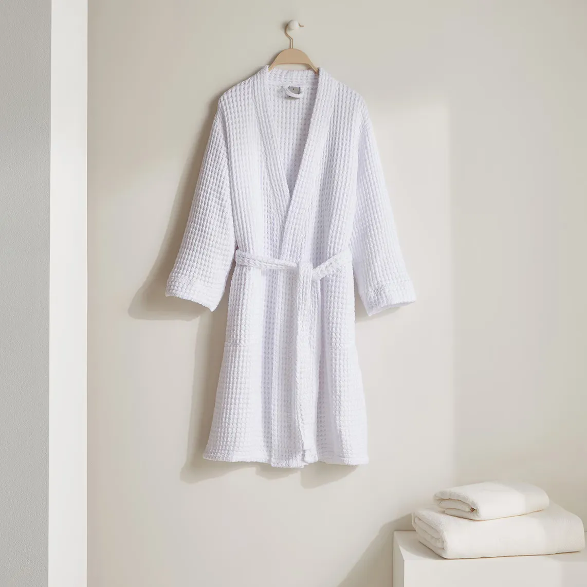 Хлопковый халат 600 гр/м2 Вафельный 22 El Corte Inglés, белый 
Хлопковый халат 600 гр/м2 Вафельный 22 El Corte Inglés, белый