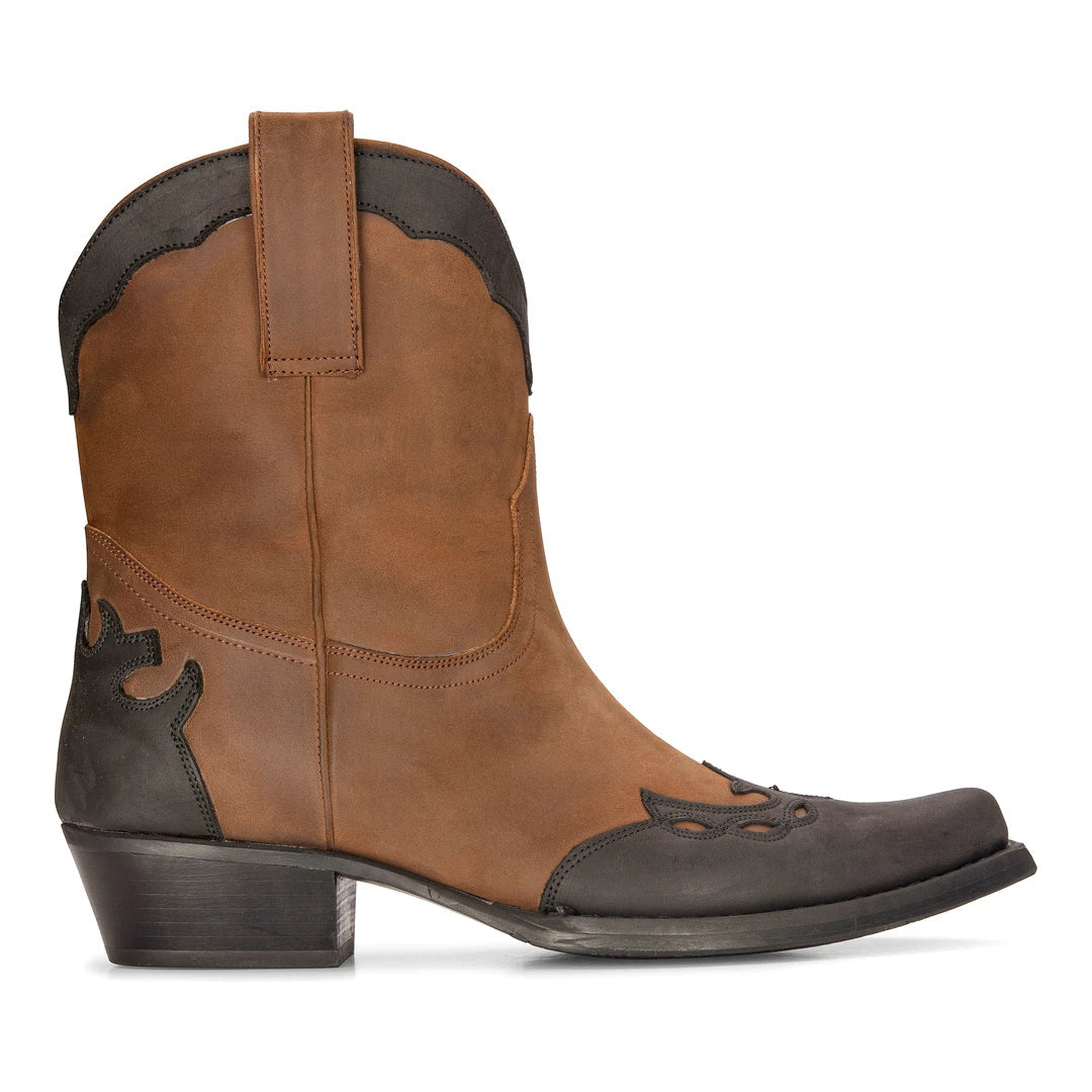 Высокие сапоги в стиле вестерн из натуральной кожи с острым носком Etor, коричневый
Высокие сапоги в стиле вестерн из натуральной кожи с острым носком Etor, коричневый