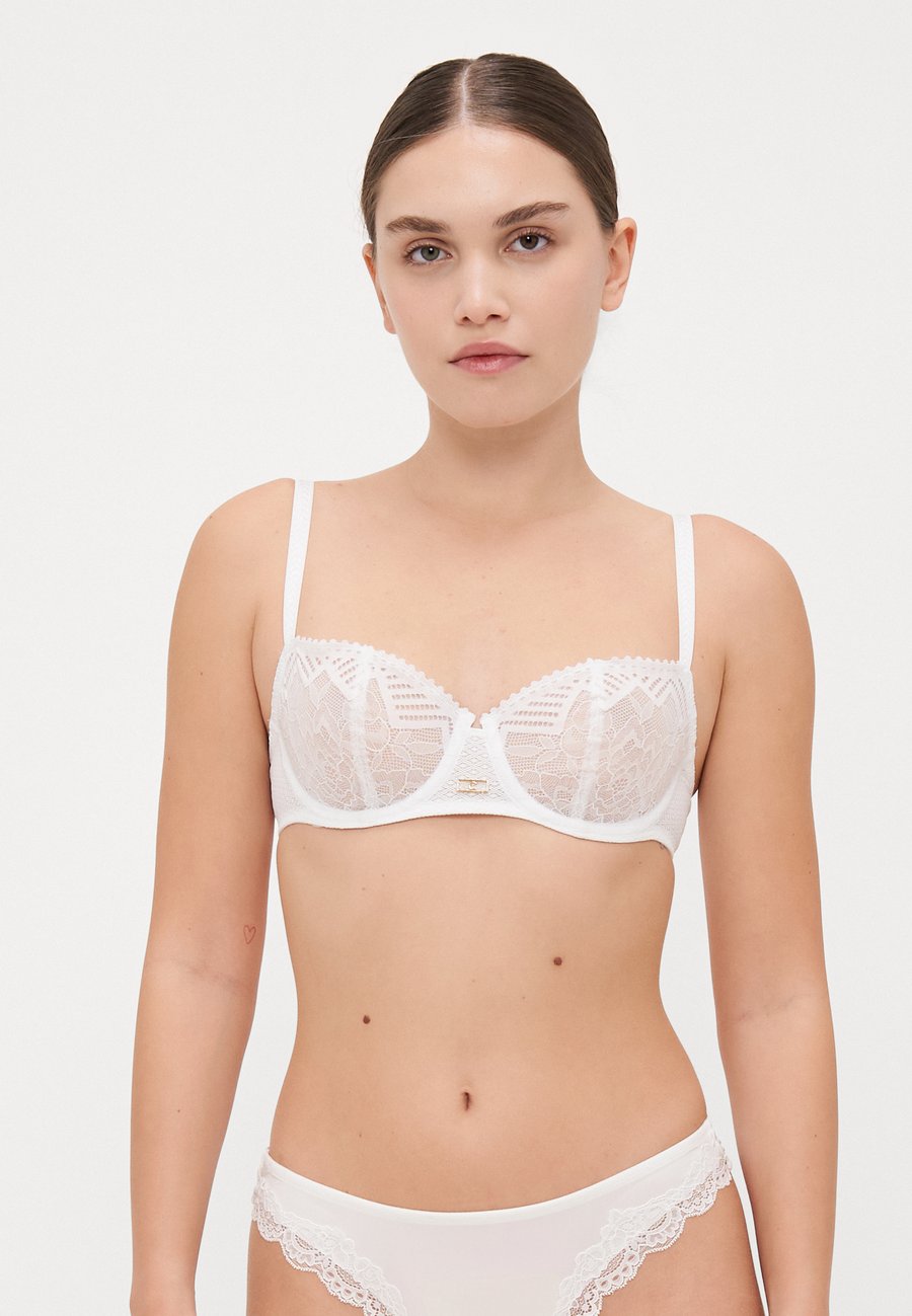 Бюстгальтер Chantelle HALF CUP BRA, White
Бюстгальтер Chantelle HALF CUP BRA, White