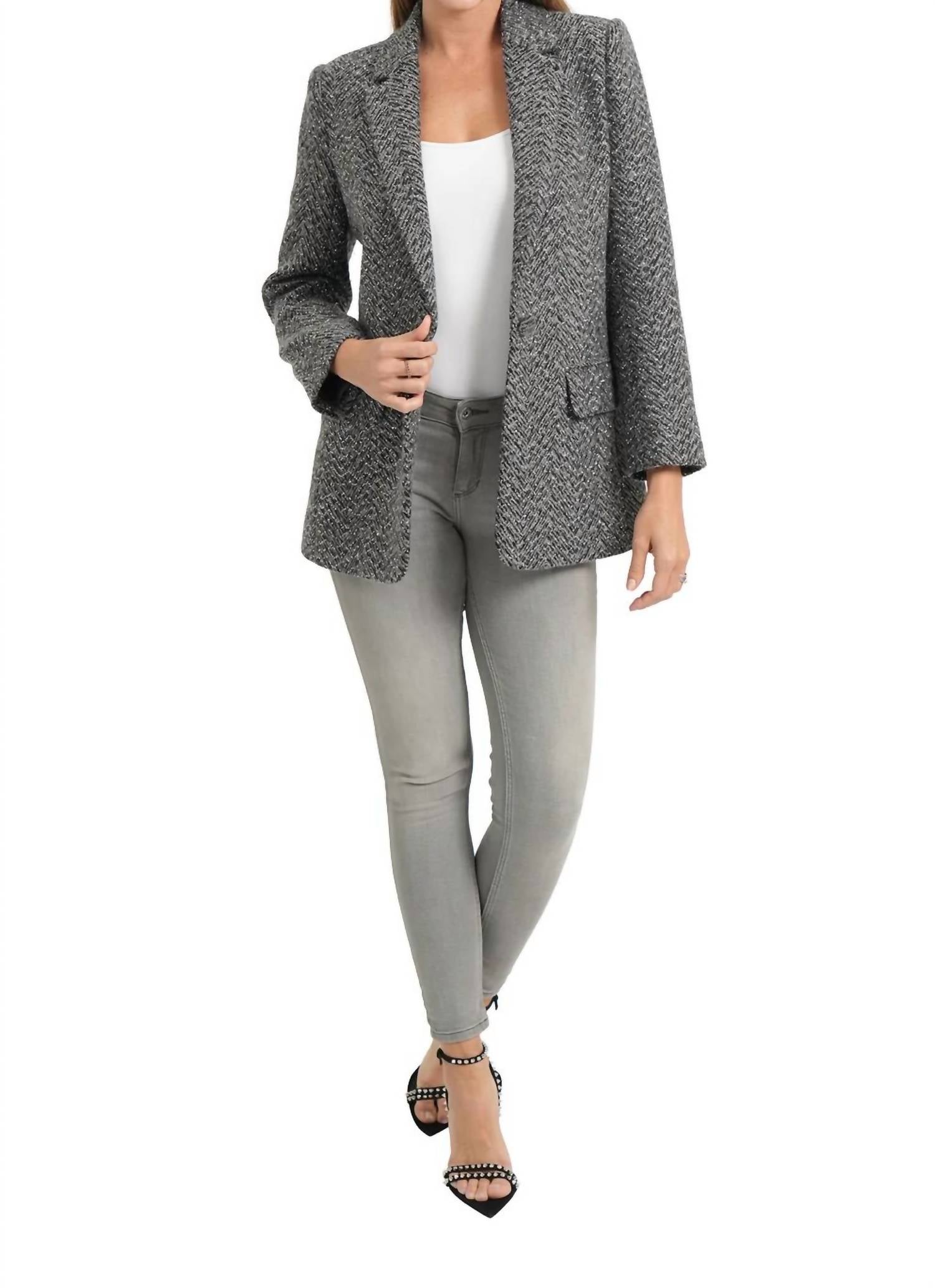 LOVE TOKEN Блейзер Marcus Jeweled Boyfriend Blazer цвета угольно-серого
LOVE TOKEN Блейзер Marcus Jeweled Boyfriend Blazer цвета угольно-серого